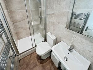 En suite- click for photo gallery